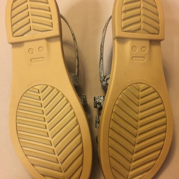 Croc Sandals Size 6W; NWOT - Picture 6 of 10